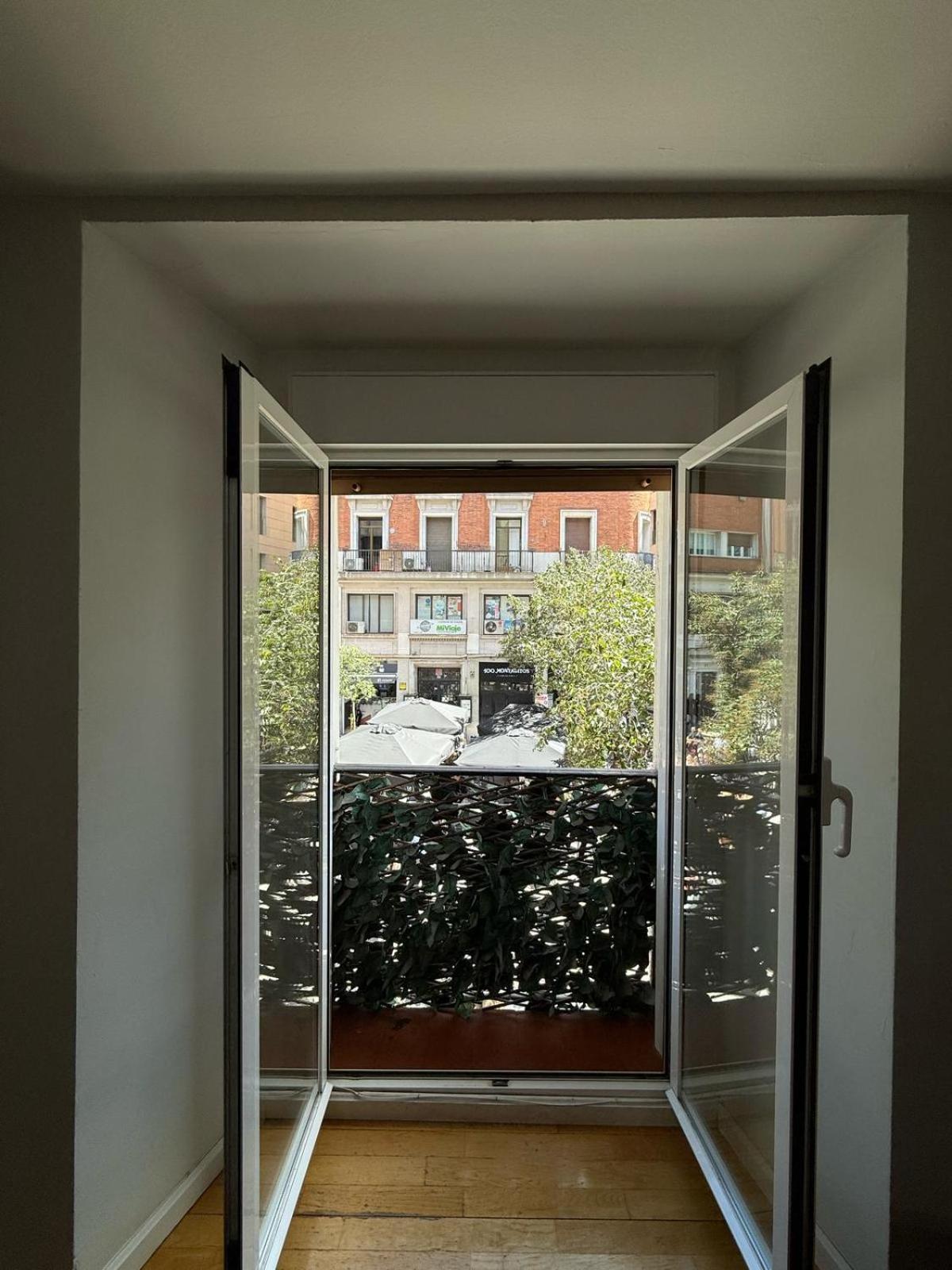 Centrico Junto A La Gran Via Apartamento *