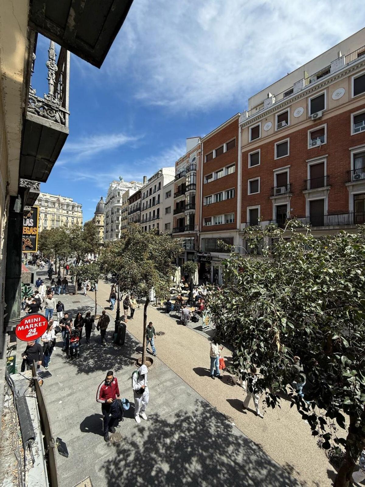 Centrico Junto A La Gran Via Apartamento *